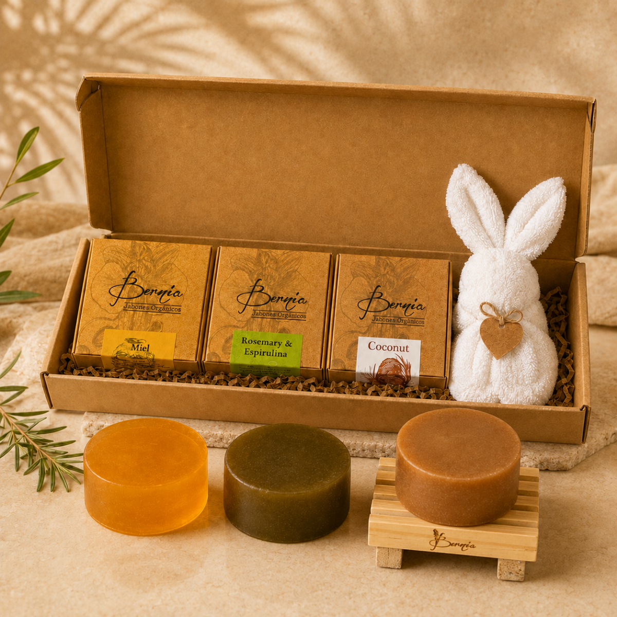 Kit Regalo Bernia – 3 Jabones, Toalla Conejo y Estiba Jabonera