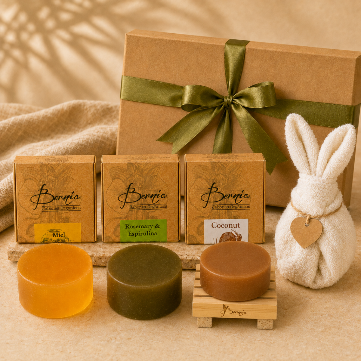 Kit Regalo Bernia – 3 Jabones, Toalla Conejo y Estiba Jabonera - Imagen 4